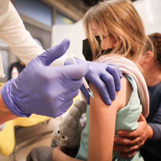 Viele Kinder sollen in Zweibrücken eine Impfung gegen Corona bekommen (Foto: picture-alliance / Reportdienste, picture alliance/dpa | Christian Charisius)