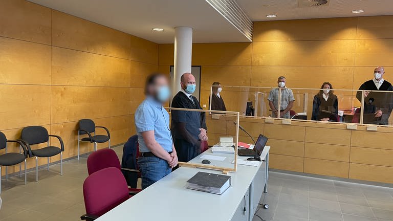 Prozessauftakt am Landgericht Kaiserslautern wegen zweifachen Mordes (Foto: SWR)