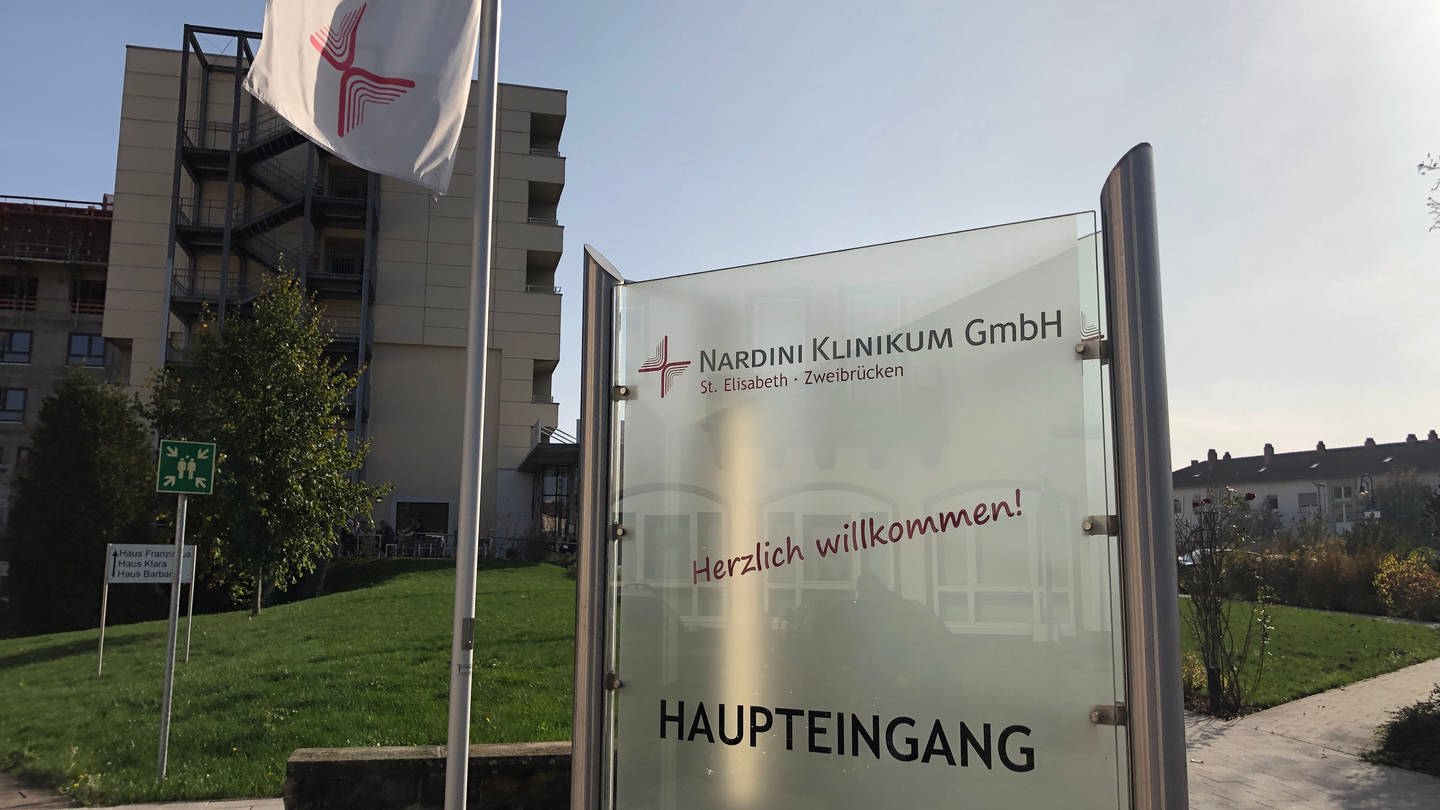 NEUER Eingang des Nardini-Klinikums in Zweibrücken