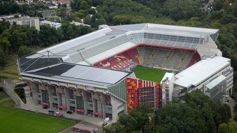 Luftaufnahme des Fritz-Walter-Stadions in Kaiserslautern. (Foto: picture-alliance / Reportdienste, dpa/Ronald Wittek)