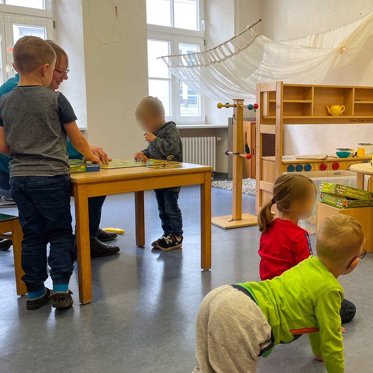 Kinder spielen in der Kita im Kuseler Stadtteil Holler. (Foto: SWR)