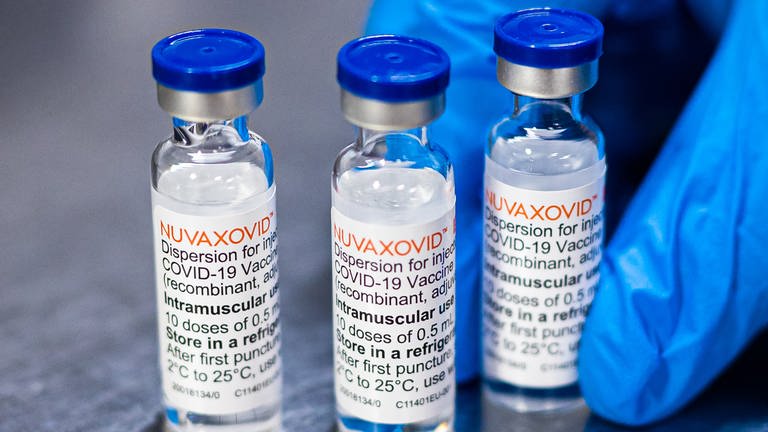 Novavax-Impfstoff (Foto: picture-alliance / Reportdienste, picture alliance/dpa | Moritz Frankenberg)