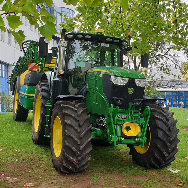 Nachhaltiger Traktor von John Deere an der TU Kaiserslautern (Foto: SWR)