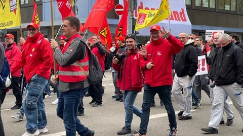 Metaller aus dem Westen der Pfalz bei Demo in Saabrücken (Foto: SWR)