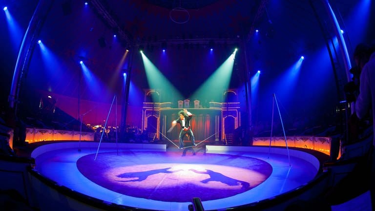 Das Pfalztheater Kaiserslautern bekommt ein Zirkuszelt (Foto: dpa Bildfunk, picture alliance / dpa | Jens Büttner)