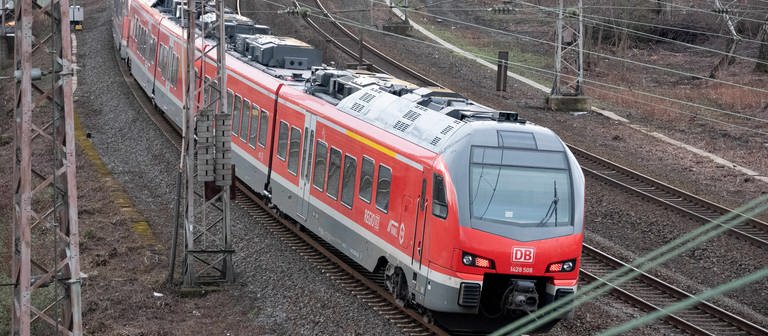 Die Regional- und S-Bahnen in der Westpfalz fahren wieder (Foto: picture-alliance / Reportdienste, picture alliance / SvenSimon | Malte Ossowski/SVEN SIMON)