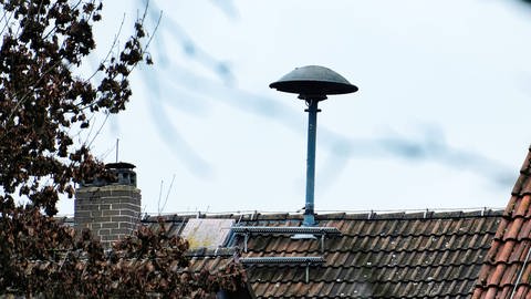 Nicht überall in der Region Stuttart sind noch Sirenen auf den Dächern montiert, die am Alarmtag heulen können. (Foto: IMAGO, IMAGO / Hartenfelser)