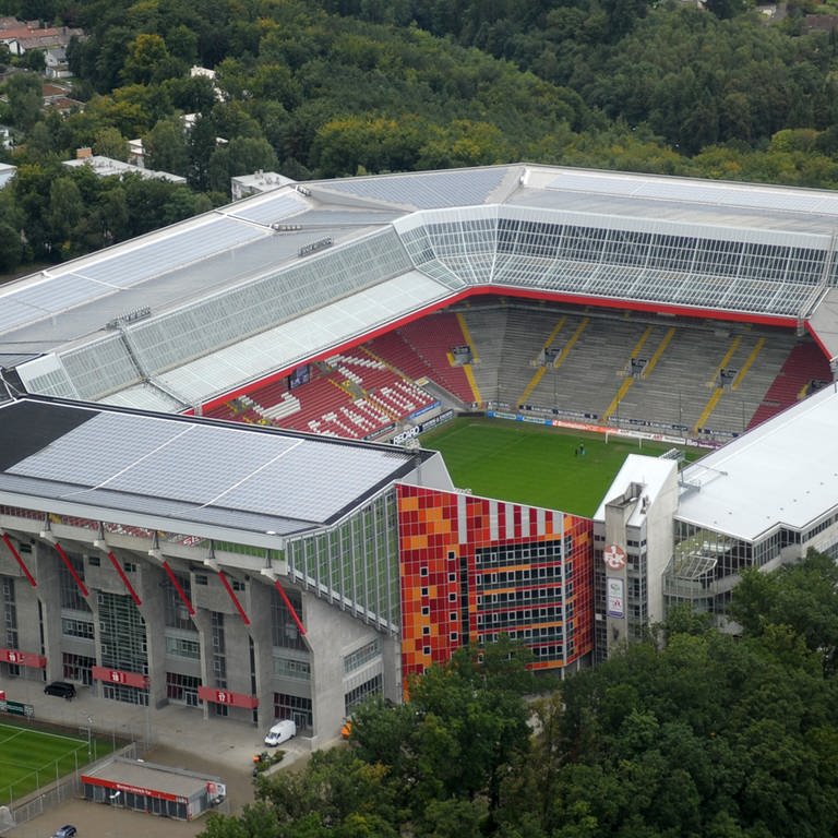 Luftaufnahme des Fritz-Walter-Stadions in Kaiserslautern. (Foto: picture-alliance / Reportdienste, dpa/Ronald Wittek)