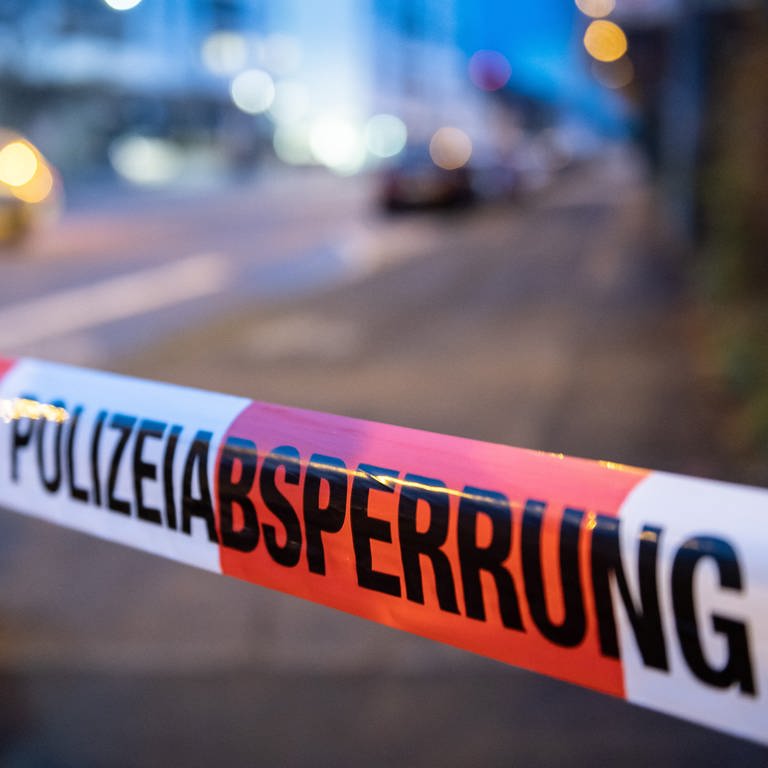 Ein herrenloser Rucksack hat einen Polizeieinsatz im Stadtteil Vogelweh in Kaiserslautern ausgelöst. Das Gebiet war mehrere Stunden gesperrt. (Foto: picture-alliance / Reportdienste, Symbolbild: picture alliance/dpa | Silas Stein)