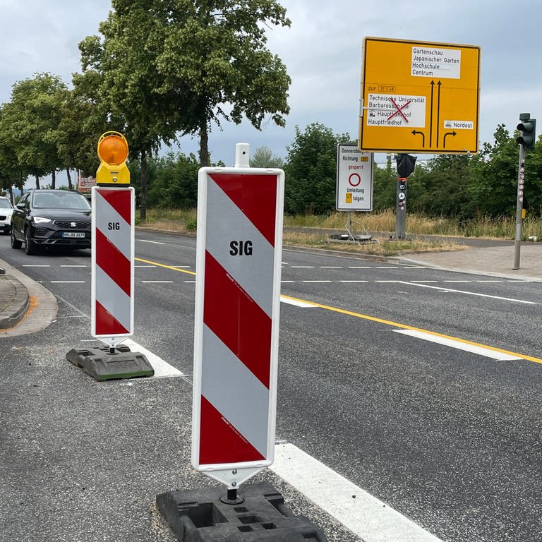 Autofahrer in Kaiserslautern können aufatmen. Die Bauarbeiten an der Mainzer Straße sollen im Laufe des kommenden Mittwochs fertig werden. Dann ist dort wieder freie Fahrt. (Foto: SWR)