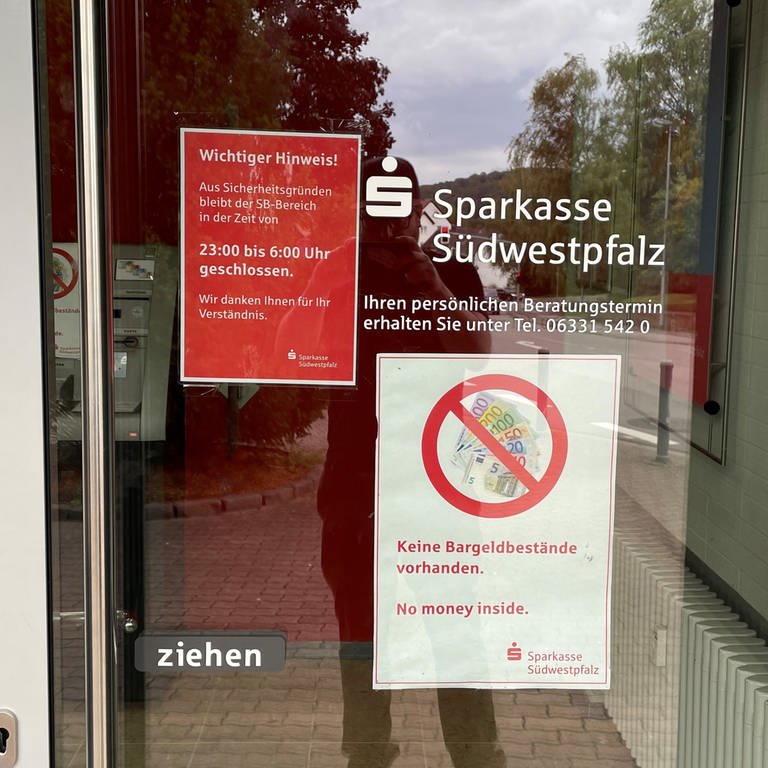 Hinweisschild an einem Geldautomaten in der Südwestpfalz "Keine Bargeldbestände vorhanden" (Foto: SWR)