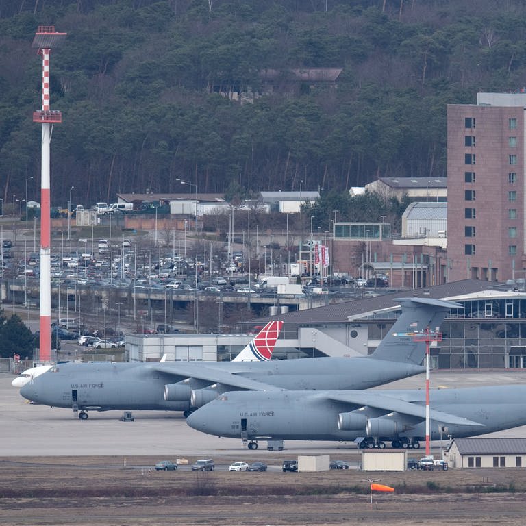 Die Air Base Ramstein gilt als der wichtigste Militärstützpunkt der USA in Europa. Zum Hintergrund der Basis der US Air Force. (Foto: picture-alliance / Reportdienste, picture alliance/dpa | Boris Roessler)