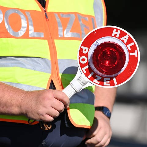 Der 35-Jährige ignorierte die Anweisungen der Polizei, drehte mit seinem Auto auf der A6 und fuhr entgegen der Fahrtrichtung in Richtung Saarbrücken weiter. (Foto: IMAGO, Sven Simon)