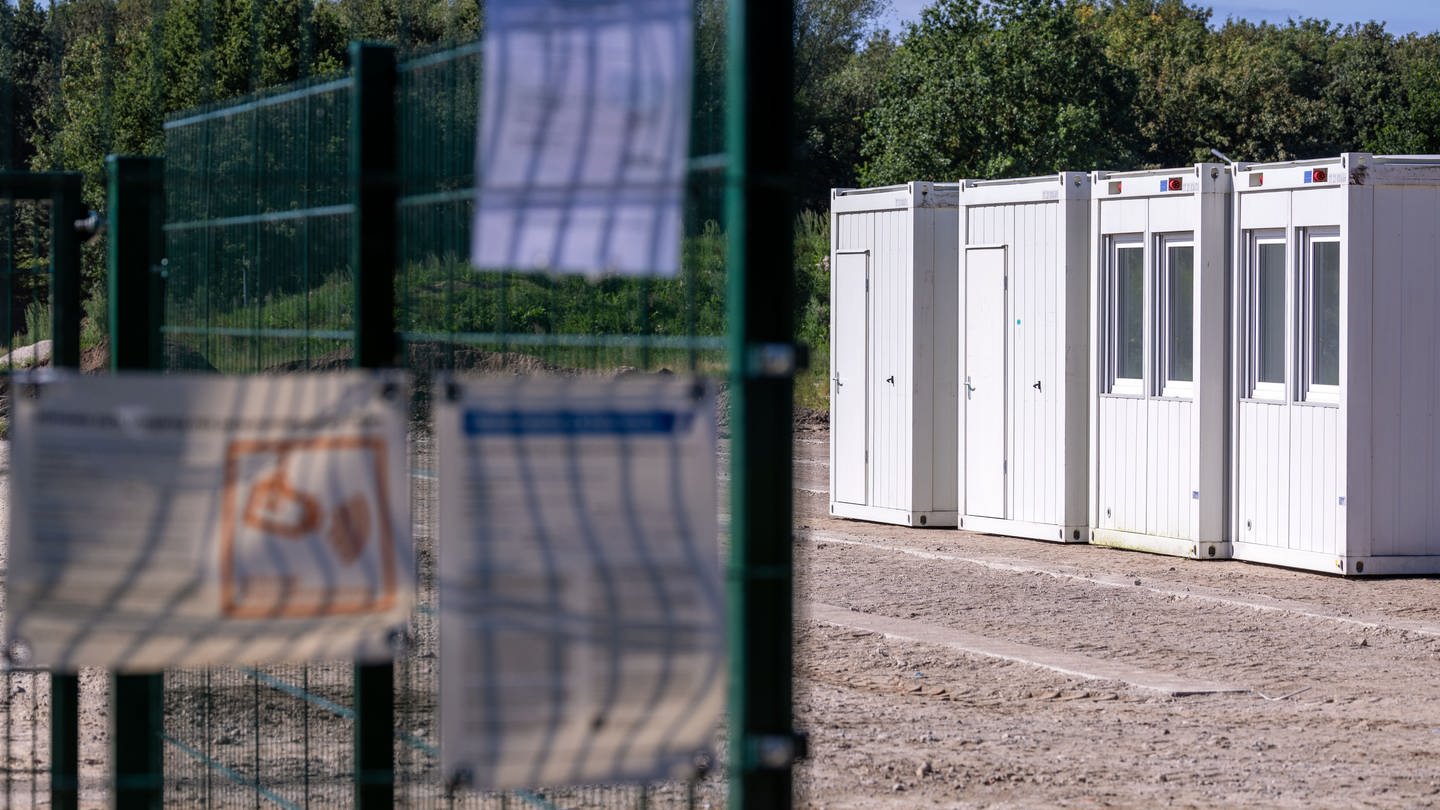 Eine Umfrage unter den Komunen in der Westpfalz zeigt, sie wollen keine Wohncontainer für Geflüchtete aufstellen. (Foto: picture-alliance / Reportdienste, picture alliance/dpa | Jens Büttner)