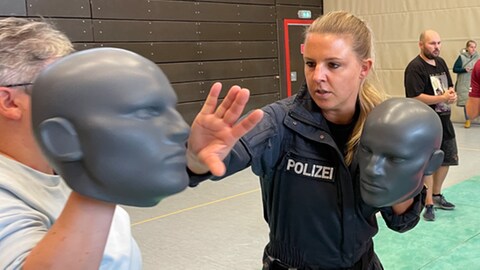 An der Hochschule der Polizei in Enkenbach-Alsenborn gab es ein De-Eskalations-Training für Vollzugsbeamte. (Foto: SWR)