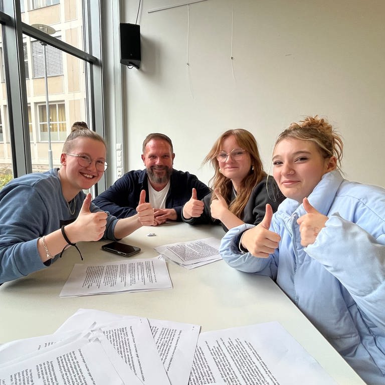 Im Rahmen des ARD Jugendmedientages hat SWR Redakteur Jochen Voß eine Schule in Kaiserslautern besucht. Themen waren Fake-News und KI. (Foto: SWR)