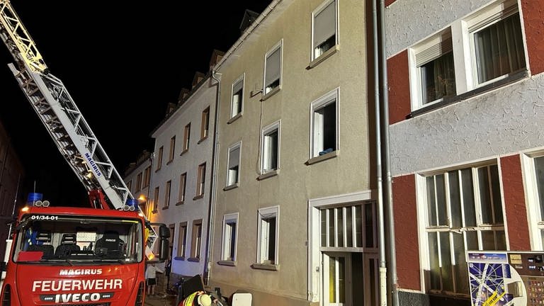 Brand in Mehrfamilienhaus in Pirmasens wahrscheinlich Brandstiftung (Foto: Polizei Pirmasens)