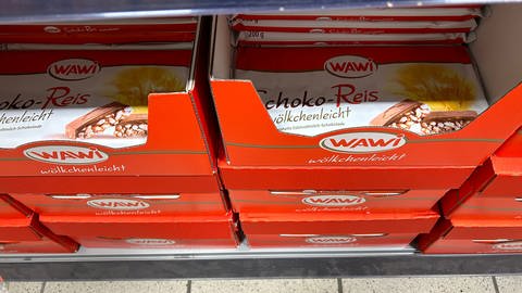 WAWI-Schokolade im Regal eines Supermarkts in Kaiserslautern (Foto: SWR)