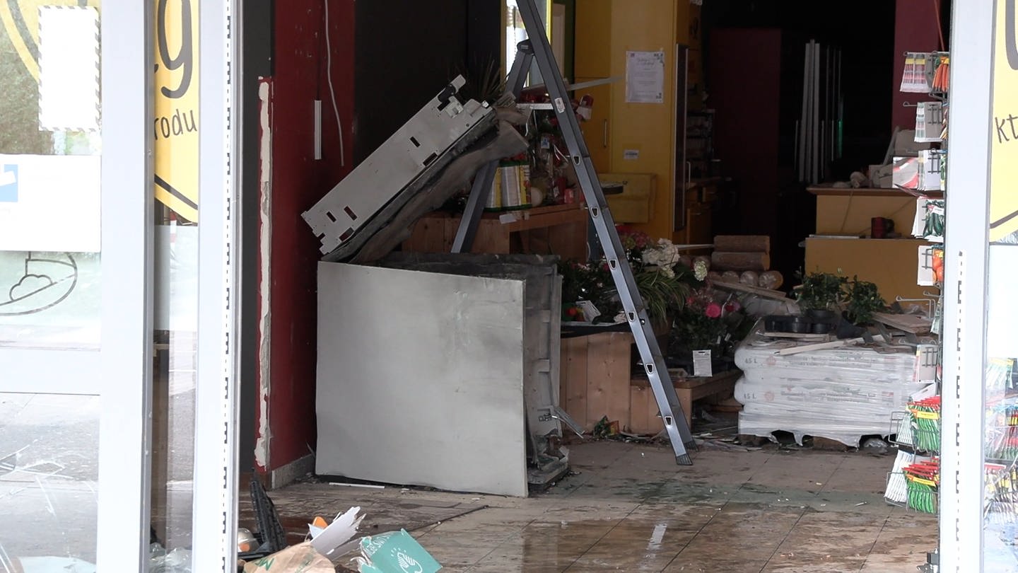 In einem Einkaufsmarkt in Contwig in der Südwestpfalz wurde am 10. März ein Geldautomat gesprengt. (Foto: Thorsten Kremers)