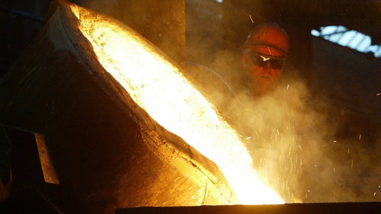 Die IG-Metall fordert, dass ein gut funktionierendes Werk, wie das der Eisengießerei Gienanth am Standort in Eisenberg, erhalten bleiben muss. (Symbolbild) (Foto: picture-alliance / Reportdienste, ZB | Jens Wolf)