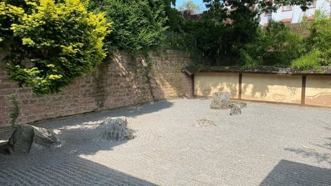 Der Stein bzw. Zen-Garten im Japanischen Garten Kaiserslautern.