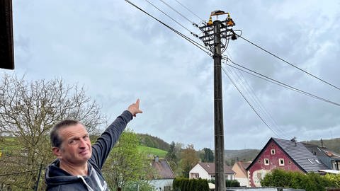 Gerhard Morgenstern wohnt direkt nebenan in Herschweiler-Pettersheim. Er beobachtet den Storch regelmäßig. 