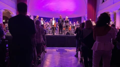 Nach dem Sinfoniekonzert gab es Ovationen pur in der Fruchthalle in Kaiserslautern. (Foto: SWR)