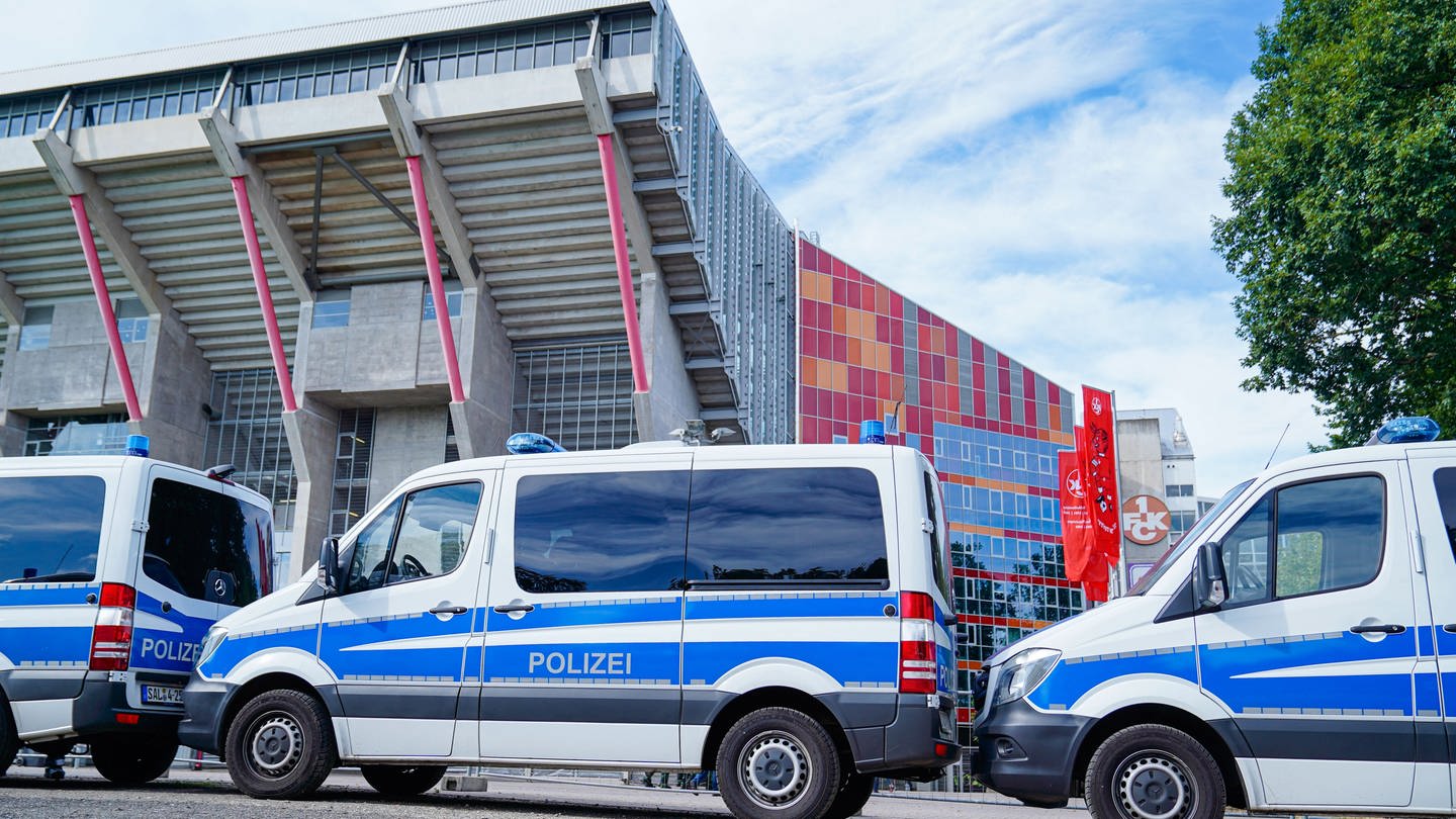 Die Polizei hat Sicherheitshinweise zur Relegation des FCK gegen Dynamo Dresden veröffentlicht. (Foto: picture-alliance / Reportdienste, picture alliance/dpa | Uwe Anspach)