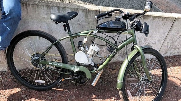 Das umgebaute Fahrrad war illegal in Mackenbach unterwegs. (Foto: Polizeipräsidium Westpfalz)