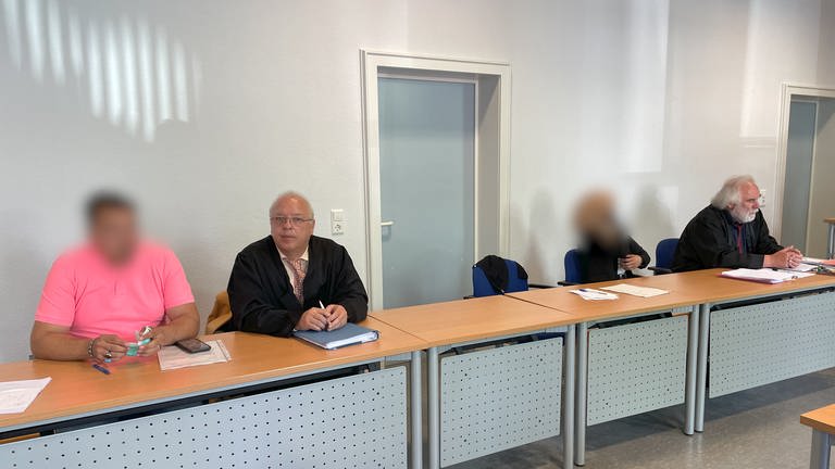 Prozessauftakt am Jugendschöffengericht in Pirmasens wegen Kindesmisshandlung. (Foto: SWR)