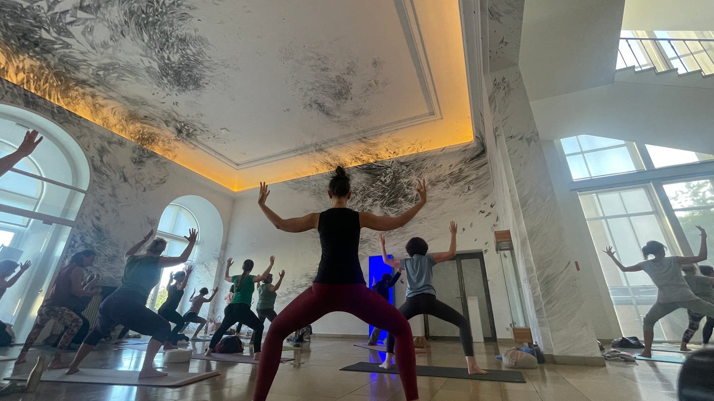 Yoga in der Pfalzgalerie in Kaiserslautern (Foto: SWR, SWR)