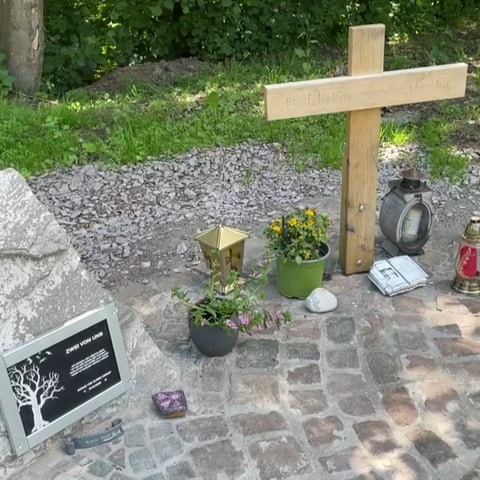 Gedenkort bei Kusel zur Erinnerung an die getöteten Polizisten (Foto: SWR)