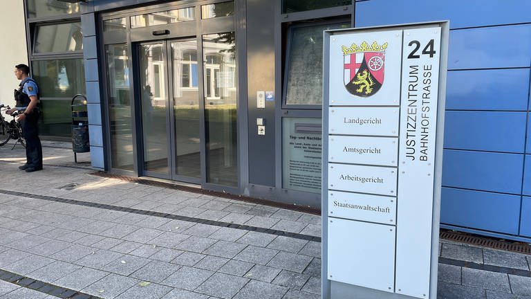 Am Landgericht Kaiserslautern geht der Prozess um die getöteten Polizisten bei Kusel weiter. (Foto: SWR, SWR)