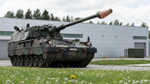 Ein Panzerhaubitz der Bundeswehr (Foto: dpa Bildfunk, picture alliance/dpa | Silas Stein)
