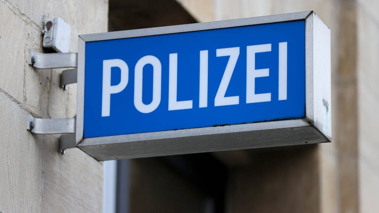 Ein Autofahrer hat in Zweibrücken zwei Unbekannte in die Flucht geschlagen, die sein Auto stehlen wollten.  (Foto: dpa Bildfunk, picture alliance/dpa/dpa-Zentralbild | Jan Woitas)