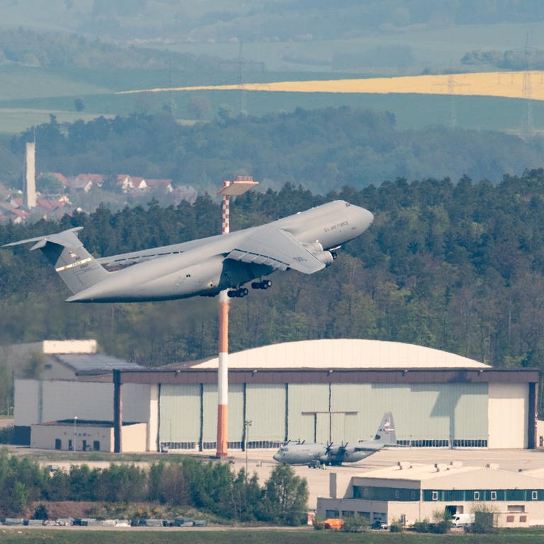 Die US Air Base in Ramstein ist bei Strom und Fernwärme abhängig von regionalen Anbietern. (Foto: dpa Bildfunk, picture alliance/dpa | Boris Roessler)