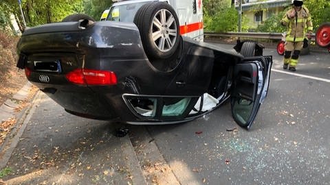 Drei Menschen haben sich bei einem Unfall auf der Donnersbergstraße in Kaiserslautern leicht verletzt. Der Unfall fiel in den Abreiseverkehr des FCK Spiels gegen Magdeburg. (Foto: Pressestelle, Polizeipräsidium Westpfalz)