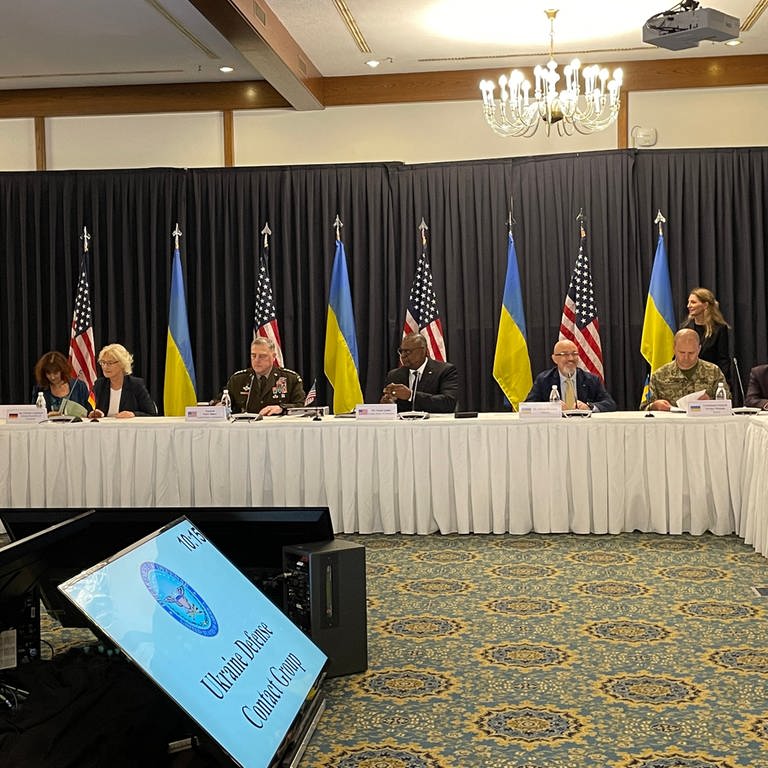 Treffen Verteidigungsminister in Ramstein zu Ukraine-Krieg (Foto: SWR)