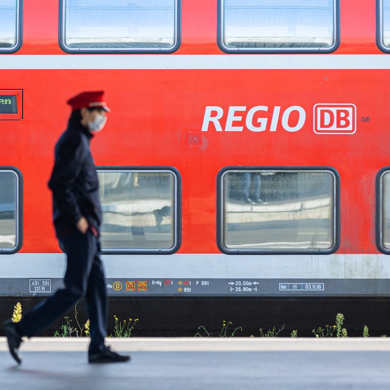 Zug der DB regio - Züge fahren nicht zwischen Pirmasens und Kaiserslautern (Foto: picture-alliance / Reportdienste, picture alliance/dpa | Michael Matthey)