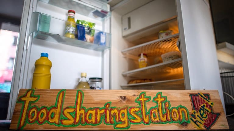 Kaiserslautern hat jetzt einen Kühlschrank für Foodsharing.  (Foto: dpa Bildfunk, picture alliance/dpa | Sina Schuldt)