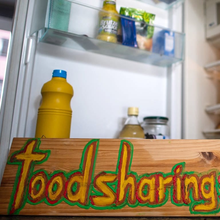 Kaiserslautern hat jetzt einen Kühlschrank für Foodsharing.  (Foto: dpa Bildfunk, picture alliance/dpa | Sina Schuldt)