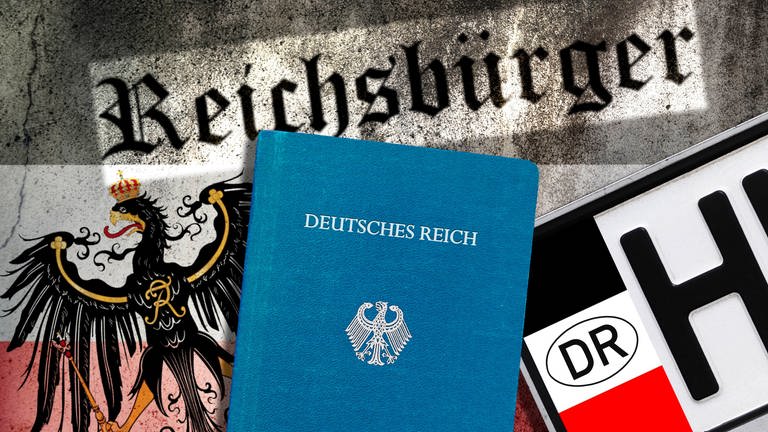 Reichsbürger-Pässe, Reichsadler und Reichsbürger-Nummernschild. (Symbolfoto) (Foto: picture-alliance / Reportdienste, picture alliance | Christian Ohde)