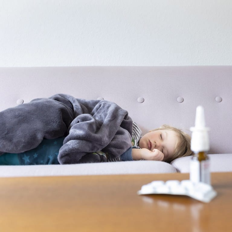 Alternativen zum ausverkauften Fiebersaft für kranke Kinder (Foto: dpa Bildfunk, picture alliance / photothek | Ute Grabowsky)