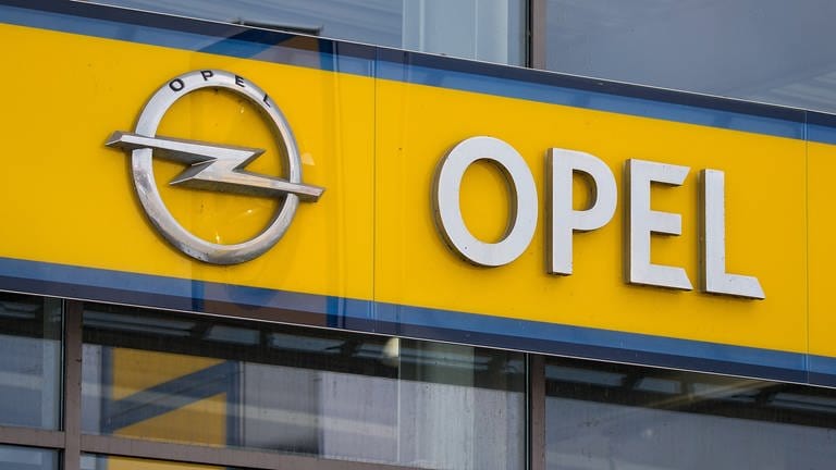 Die Vorbereitungen für die Batteriezellenfabrik auf dem Opel Gelände in Kaiserslautern haben begonnen. Künftig sollen hier bis zu 2.000 Menschen arbeiten.  (Foto: picture-alliance / Reportdienste, picture alliance / Fotostand | Fotostand / Gelhot)