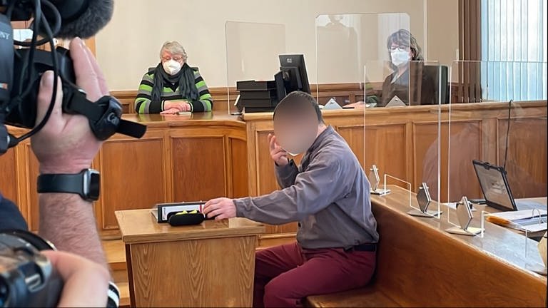 Der verurteilte Polizistenmörder Andreas S. steht jetzt im Saarland vor Gericht.