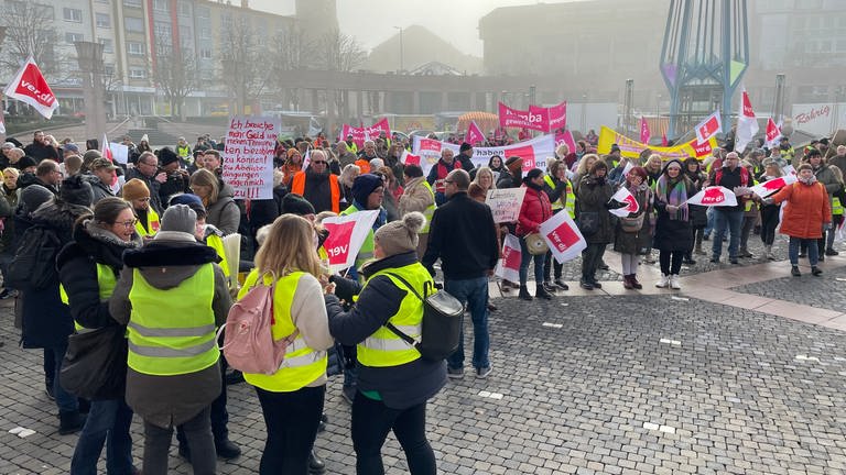 Warnstreik der Gewerkschaft ver.di in Pirmasens  (Foto: SWR)