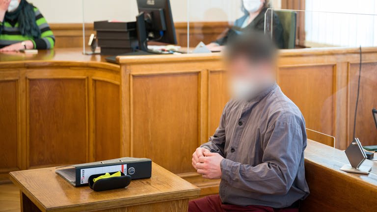 Der Angeklagte Andreas S. im Neunkirchnener Prozess um Jagdwilderei (Foto: dpa Bildfunk, picture alliance/dpa | Oliver Dietze)