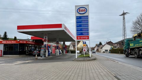 Die Tankstelle an der Landesstraße 401 in Wartenberg-Rohrbach. (Foto: SWR)
