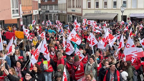 Erzieherinnen und Erziehern aus ganz Rheinland-Pfalz demonstrieren in Kirchheimbolanden (Foto: Klaus-Peter Hammer, GEW Rheinland-Pfalz)