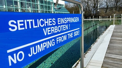 Weil große Mengen Wasser auslaufen, kann das Außenbecken im Freizeitbad Azur in Ramstein-Miesenbach in diesem Jahr nicht genutzt werden. 